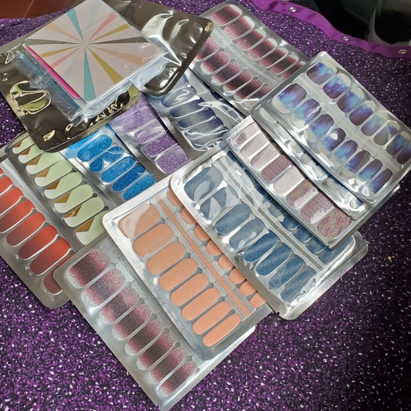 Dry, Dripless Nail Wraps #affordable #diynails #drynailpolish #nailwraps - Picture 14 of 15